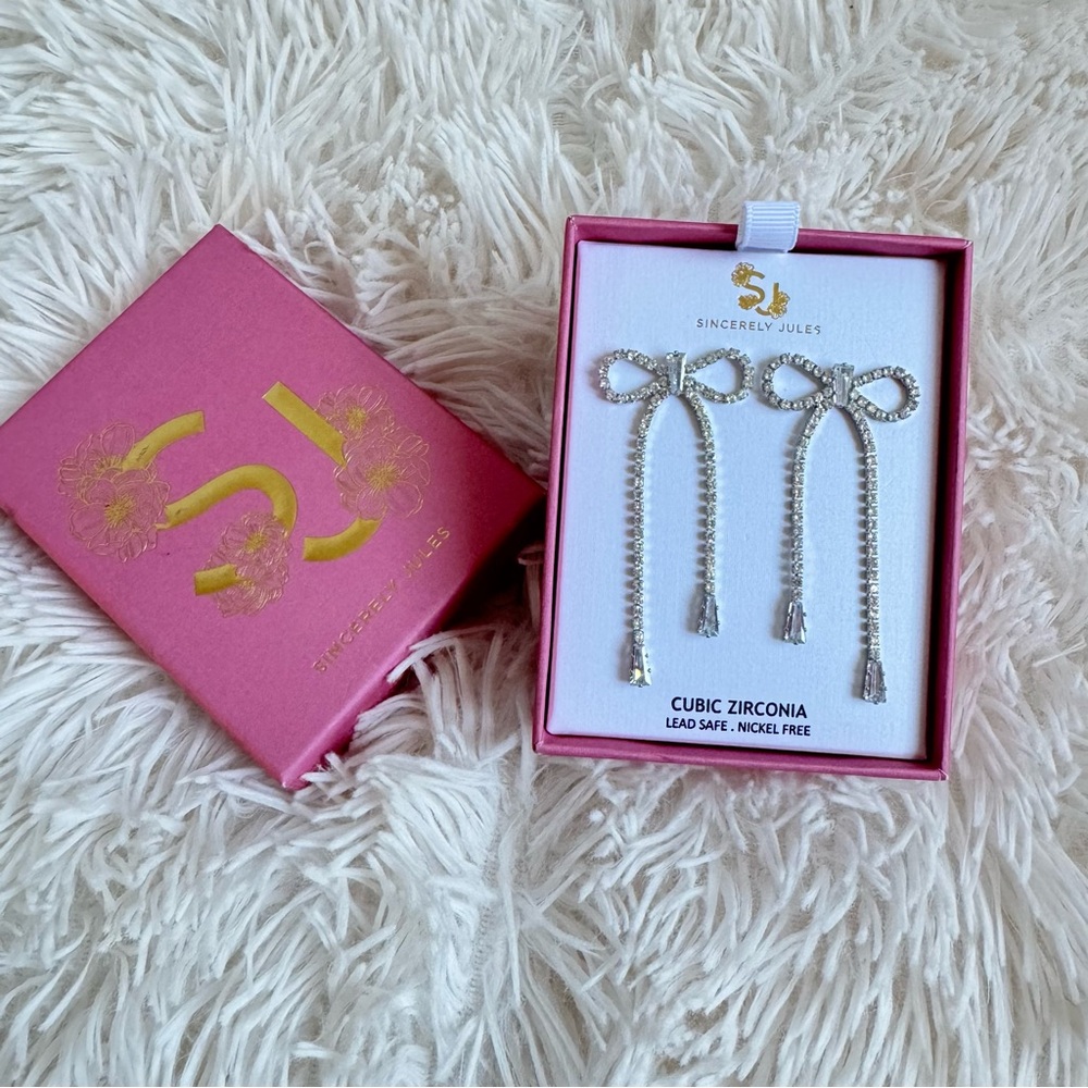 Sincerely Jules Cubic Zirconia Bow Earrings (Silver) - Picture 3 of 14